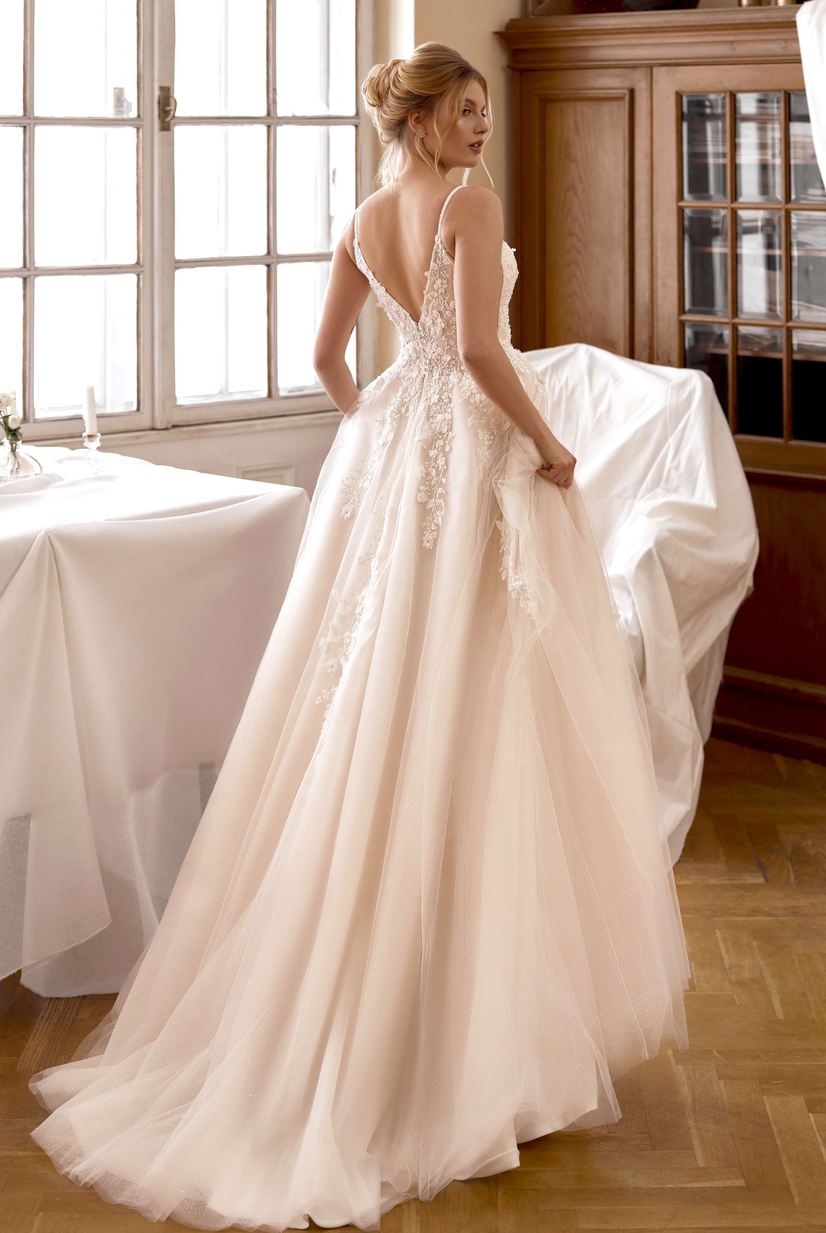 Beatrice LAVAL ウールスロー・ミルフラワー 150×190 Lovina A-line Wedding Dress — $1,890 | Devotion Dresses