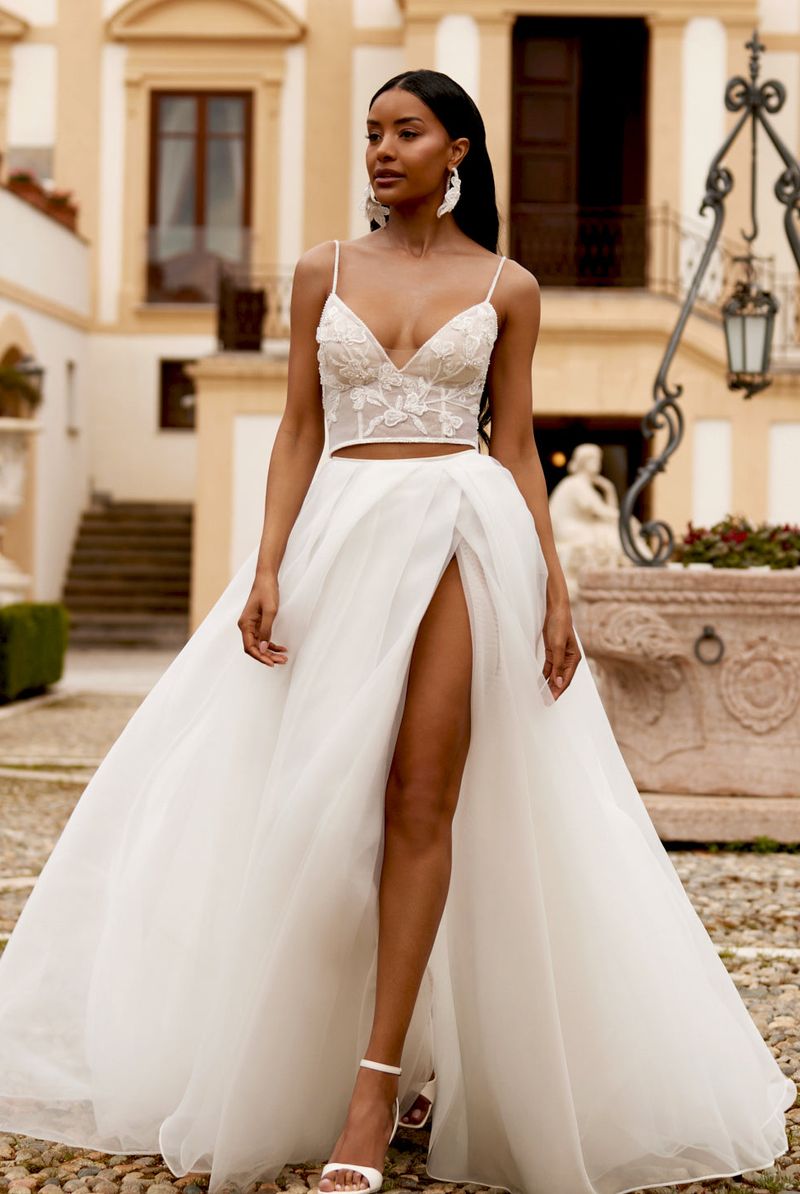 Chandra Wedding Dress - Video Chandra Wedding Dress - Video