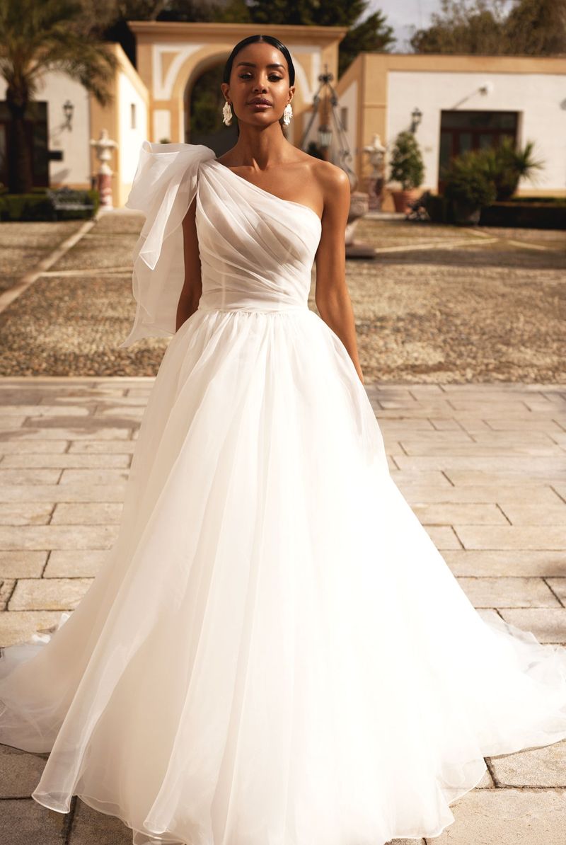 Elmira Wedding Dress - Video Elmira Wedding Dress - Video