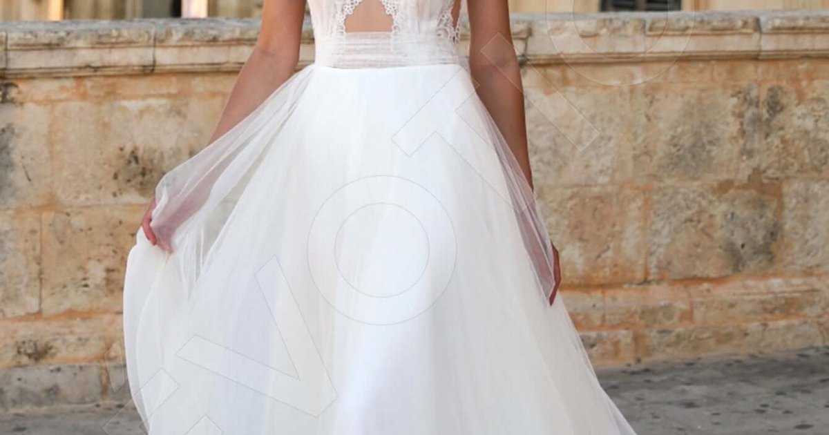 halter wedding dress pattern How To Choose a Halter Wedding Dress - Pretty Happy Love - Wedding Blog